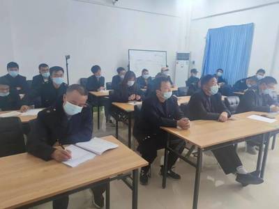 冬季行車(chē)安全指南 防滑演練與駕駛培訓(xùn)的重要性